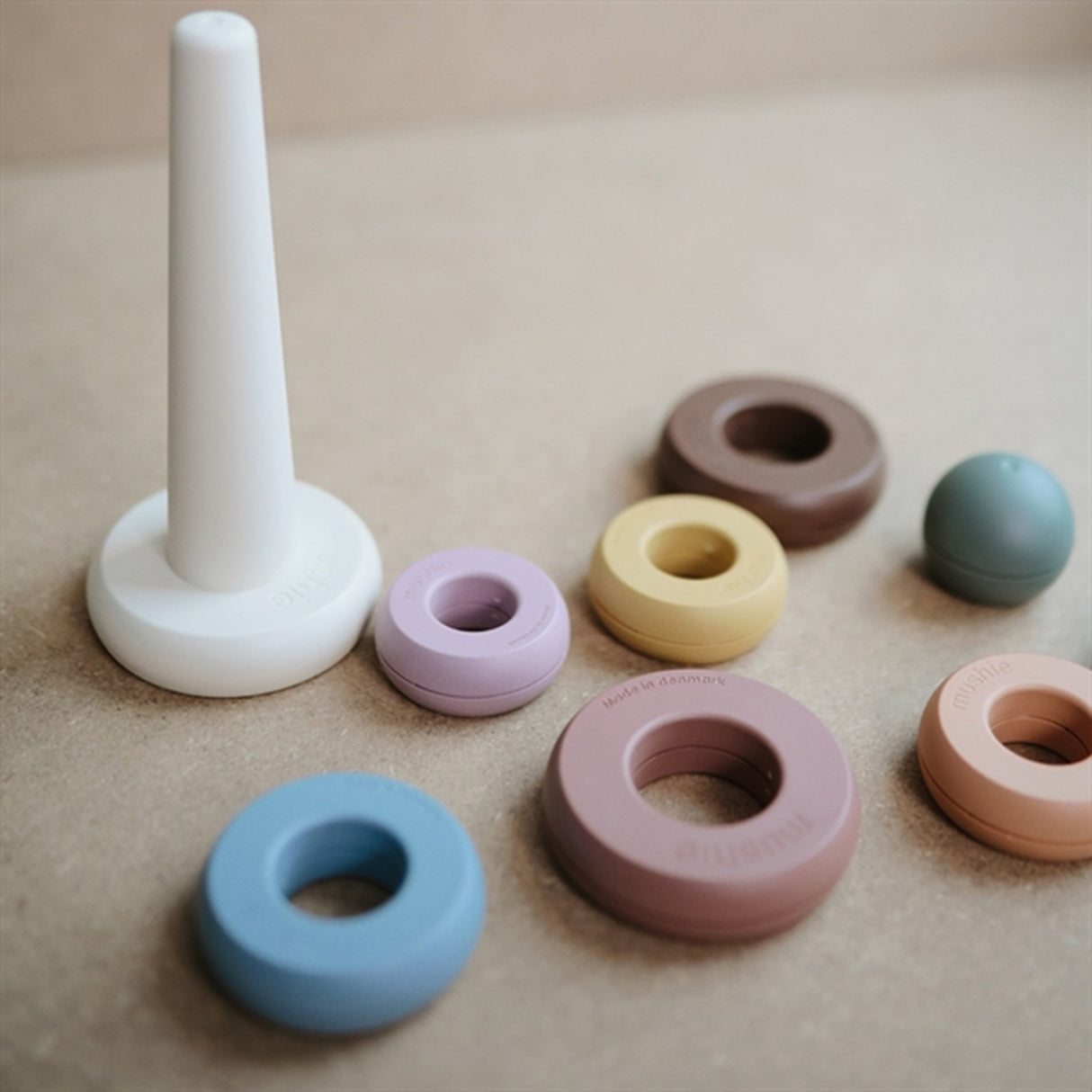 Mushie Stacktorn Rustic