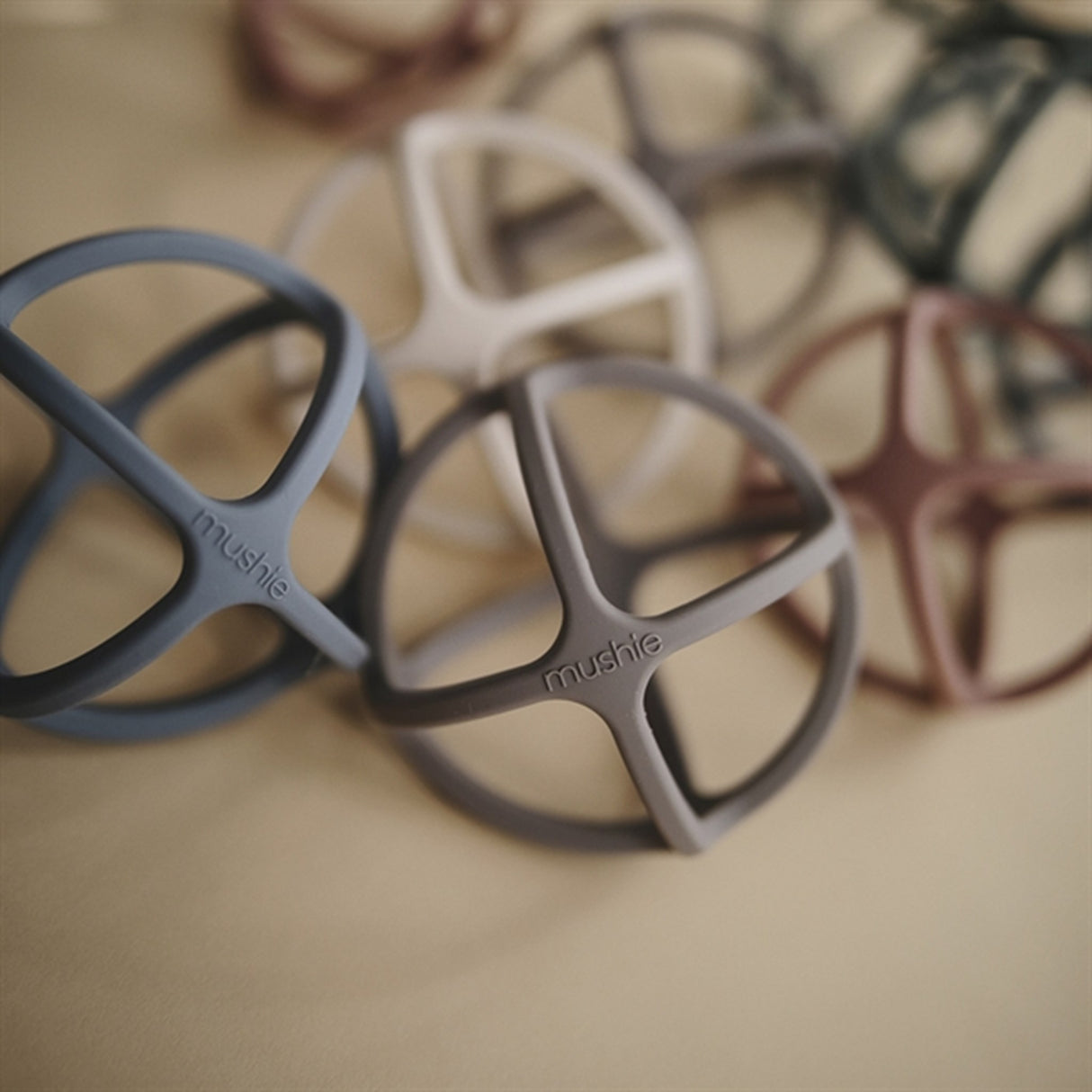 Mushie Bitring Boll Dove Gray