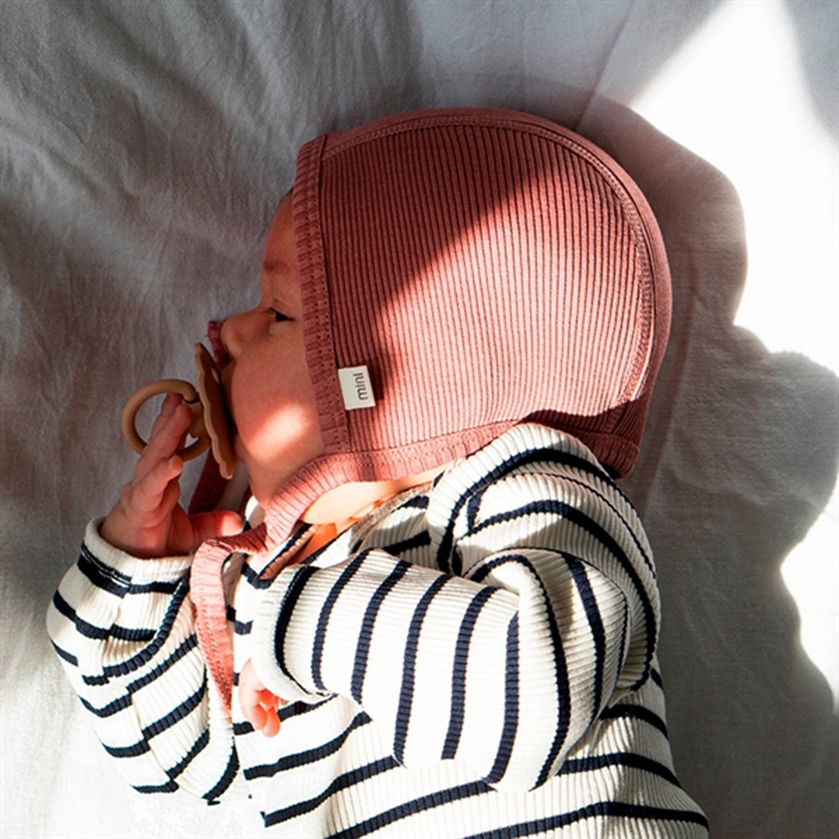 Minimalisma Bloom Mössa Antique Red 3