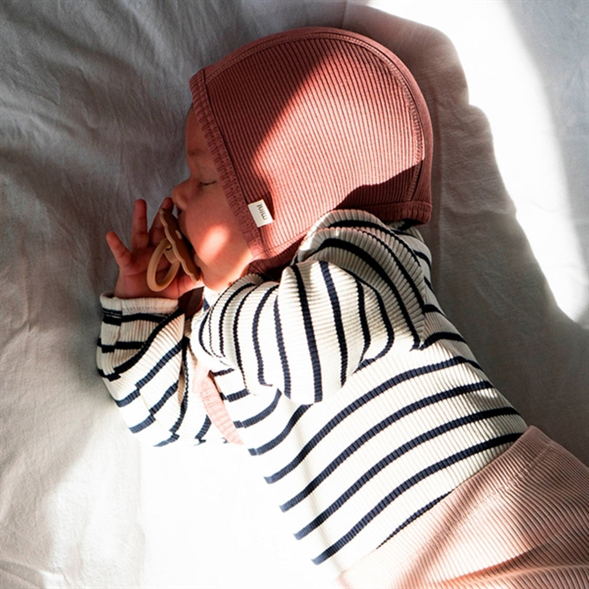 Minimalisma Bloom Mössa Antique Red 4