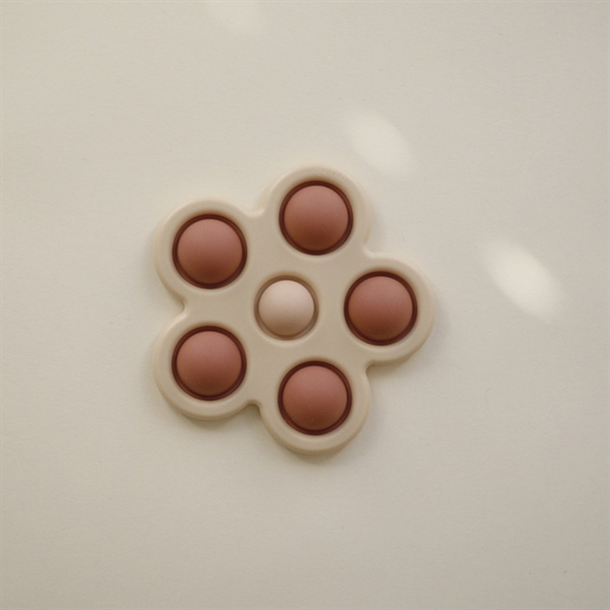 Mushie Aktivitetsleksaker Blomst Rose/Blush/Shifting Sand