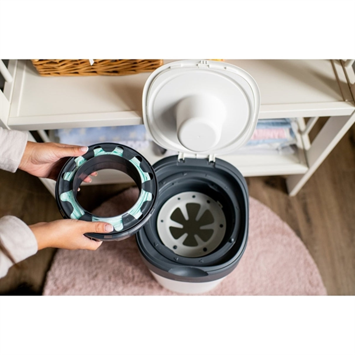 Tommee Tippee Twist & Click Blöjehink White