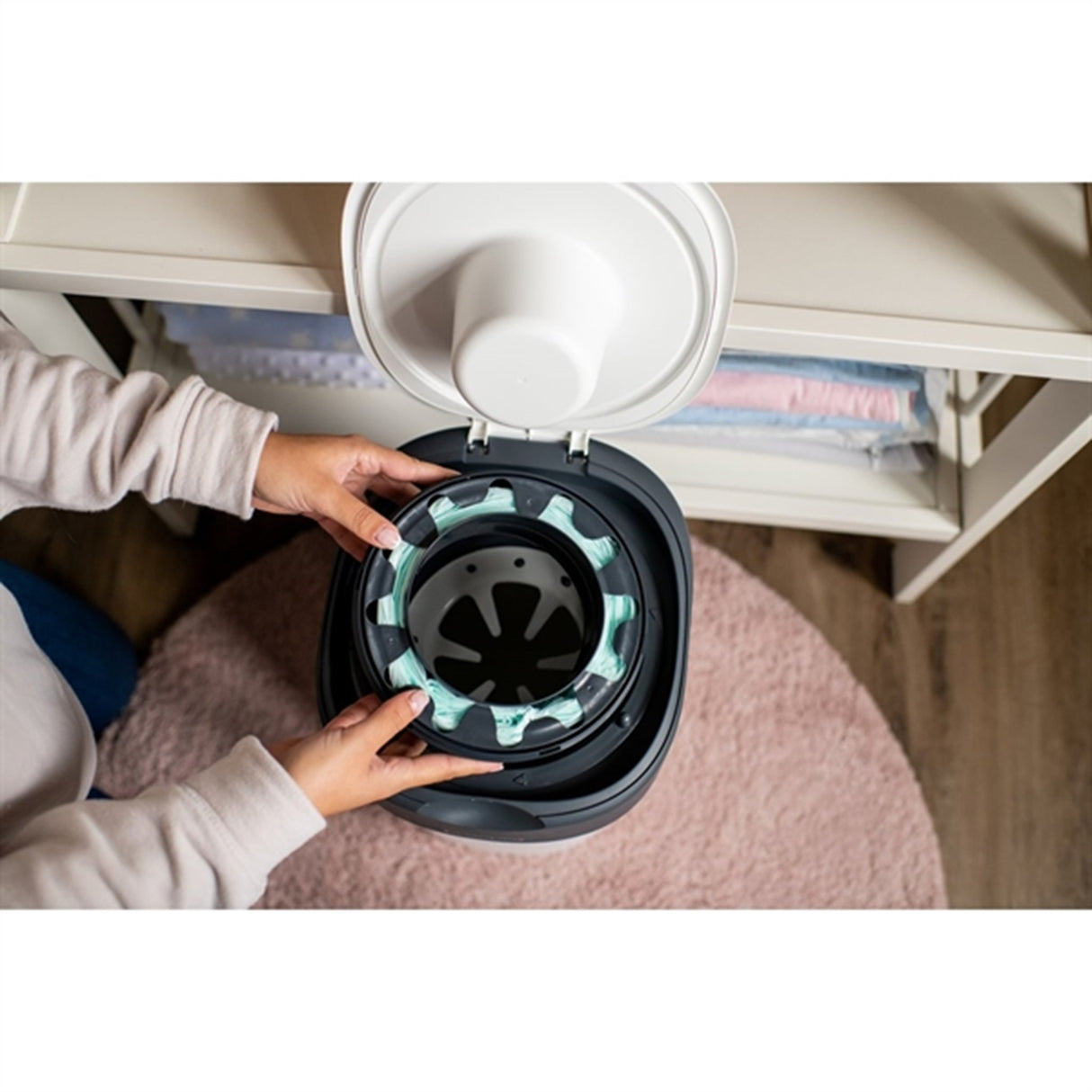 Tommee Tippee Twist & Click Blöjehink White