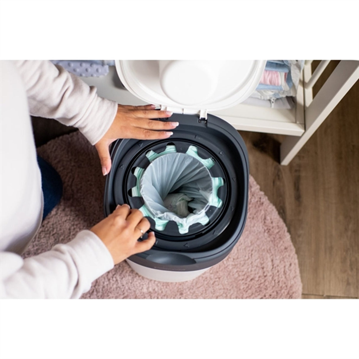 Tommee Tippee Twist & Click Blöjehink White