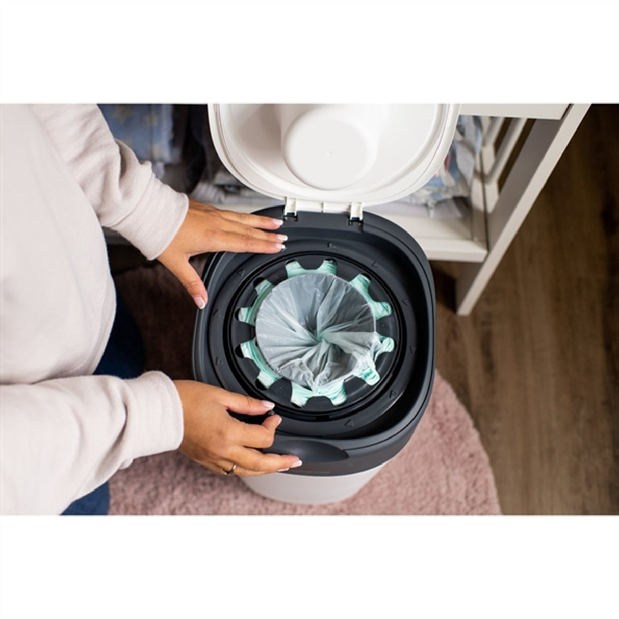 Tommee Tippee Twist & Click Blöjehink White