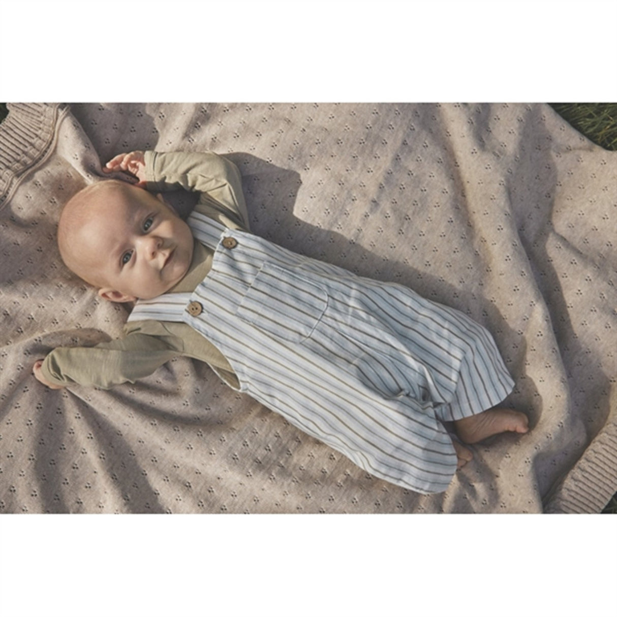 Huttelihut Woven Stripe Silver Sage Onesies m. Foder