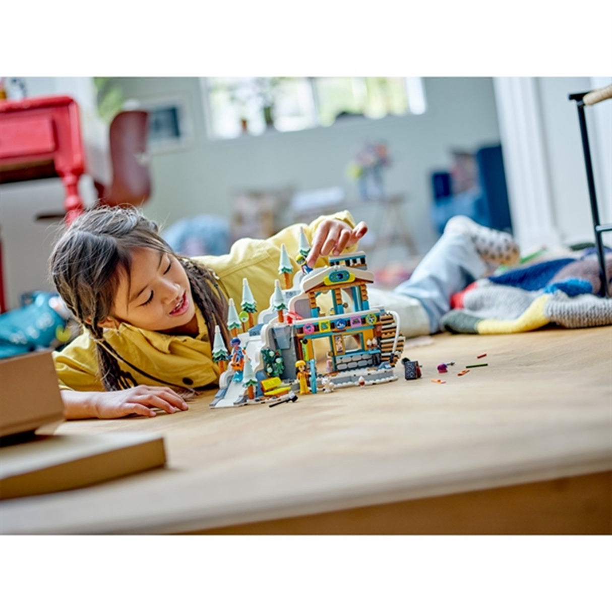 LEGO® Friends Skidbacke och Vinterkafé