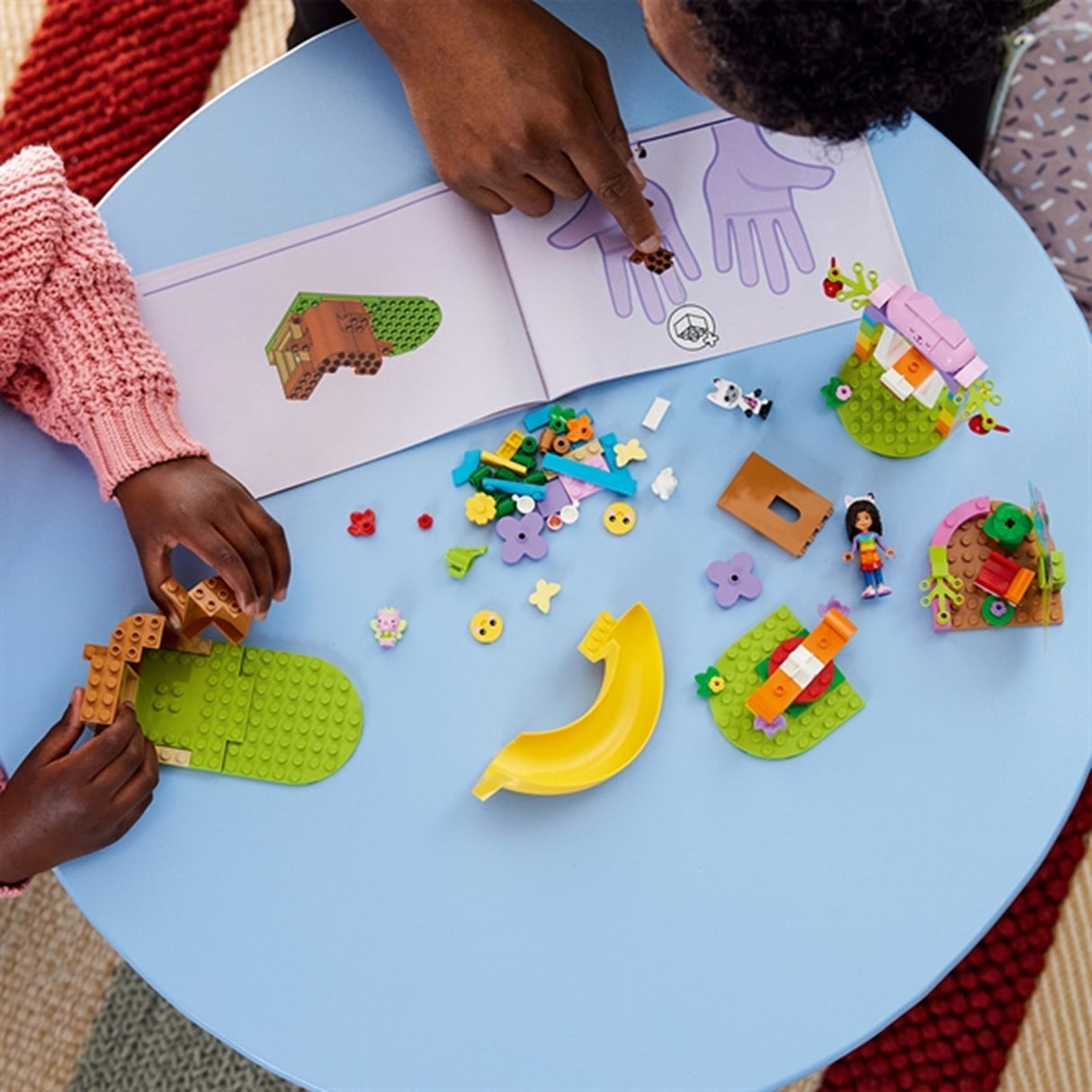 LEGO® Gabby's Dollhouse Kattälvans Trädgårdsfest