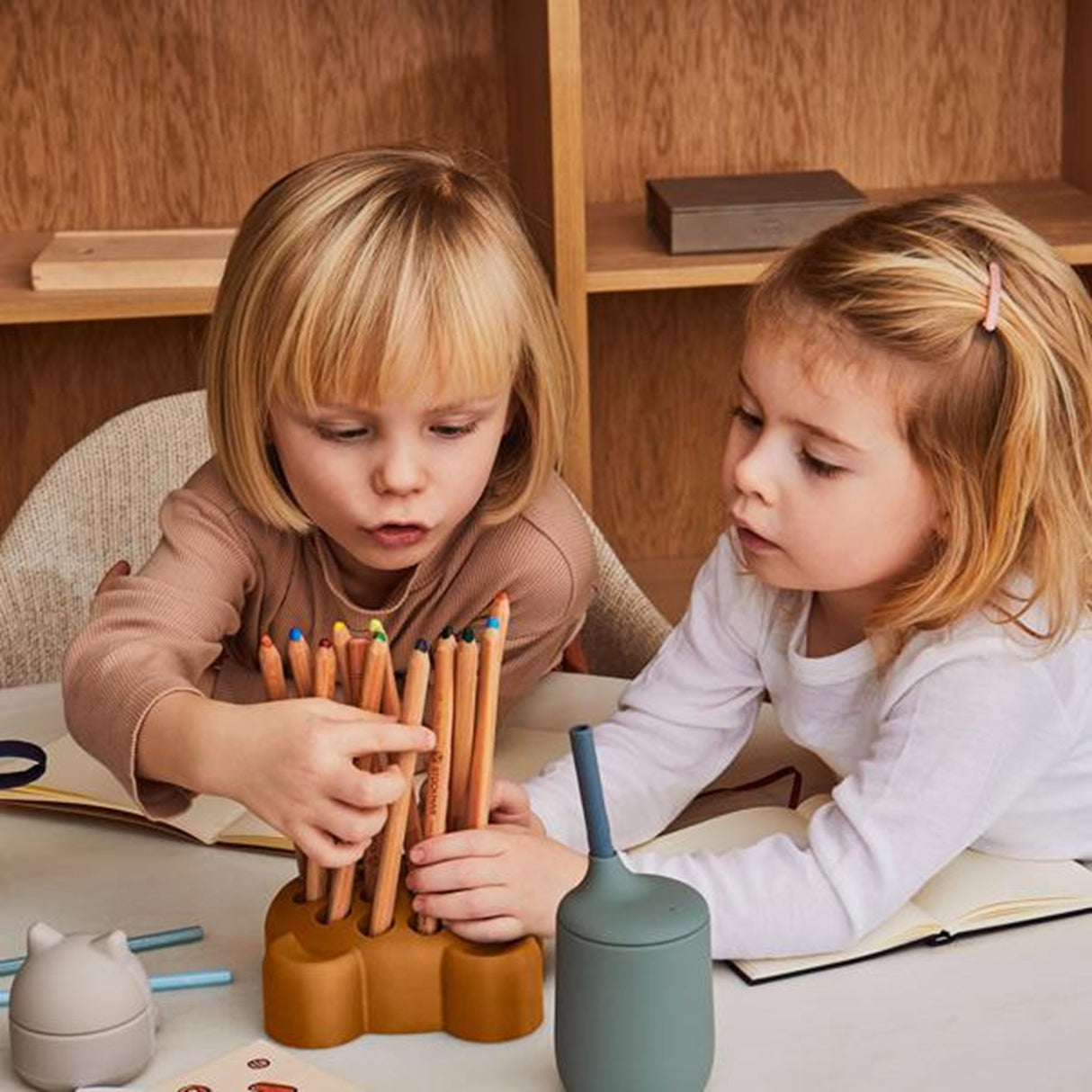 Liewood Ellis Silikonhuvud Faune Green / Hunter Green Mix