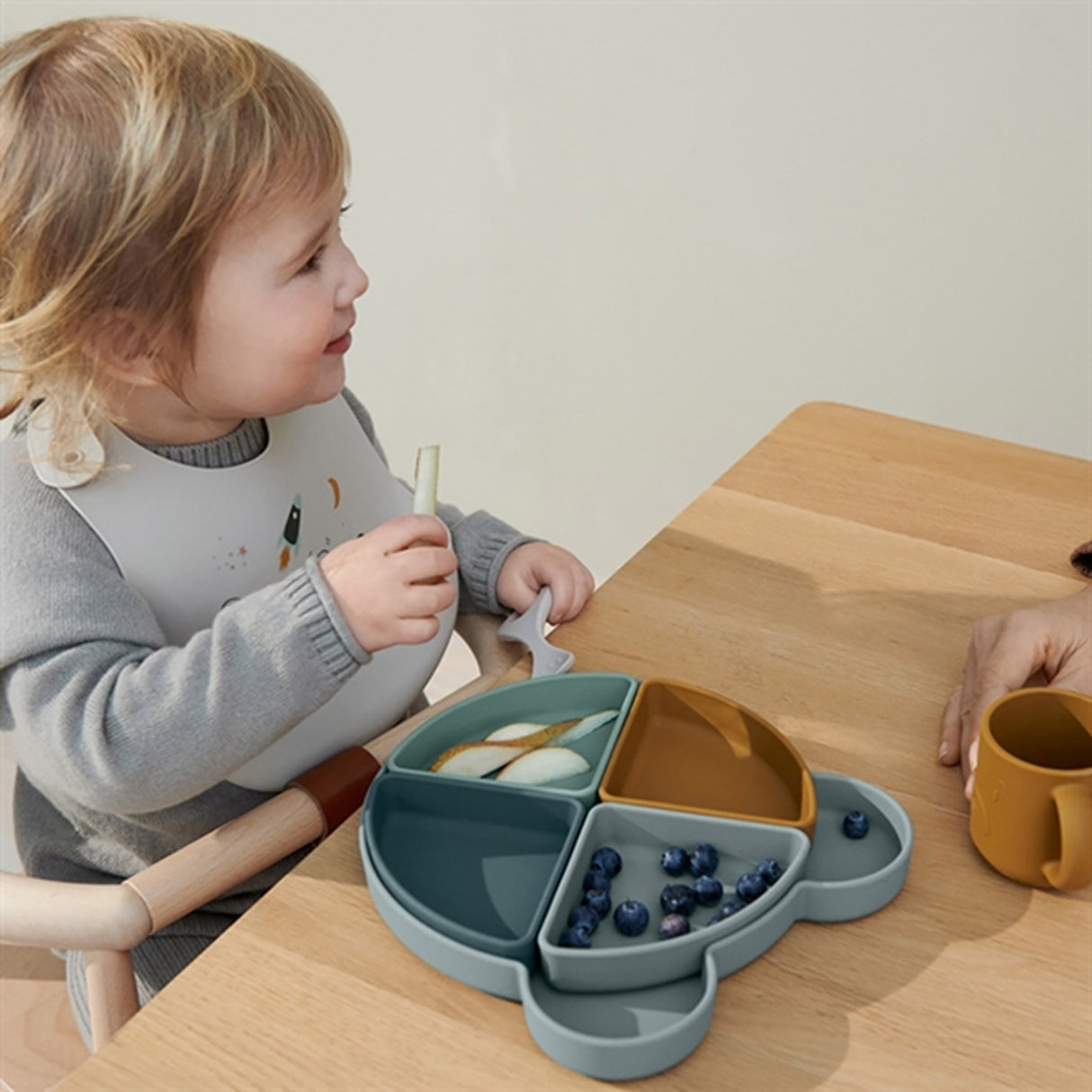 Liewood Arne Silikon Opdelt Tallrik Mr Bear Blue Fog Multi Mix