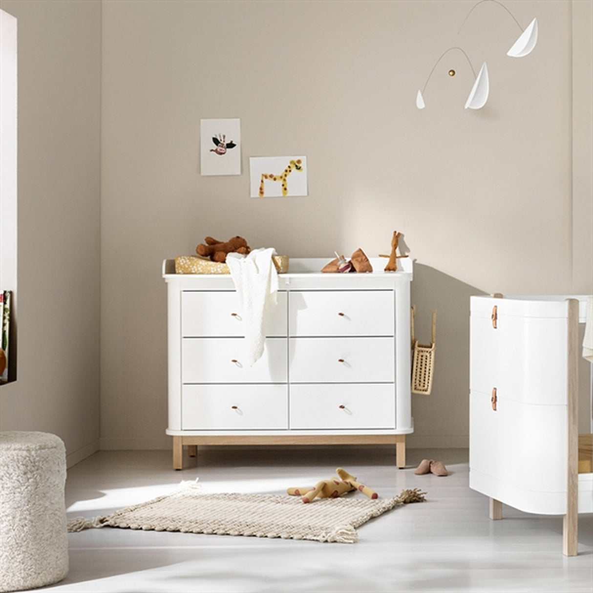 Oliver Furniture Wood Skötbyrå m. 6 Lådor Vit/Ek 4