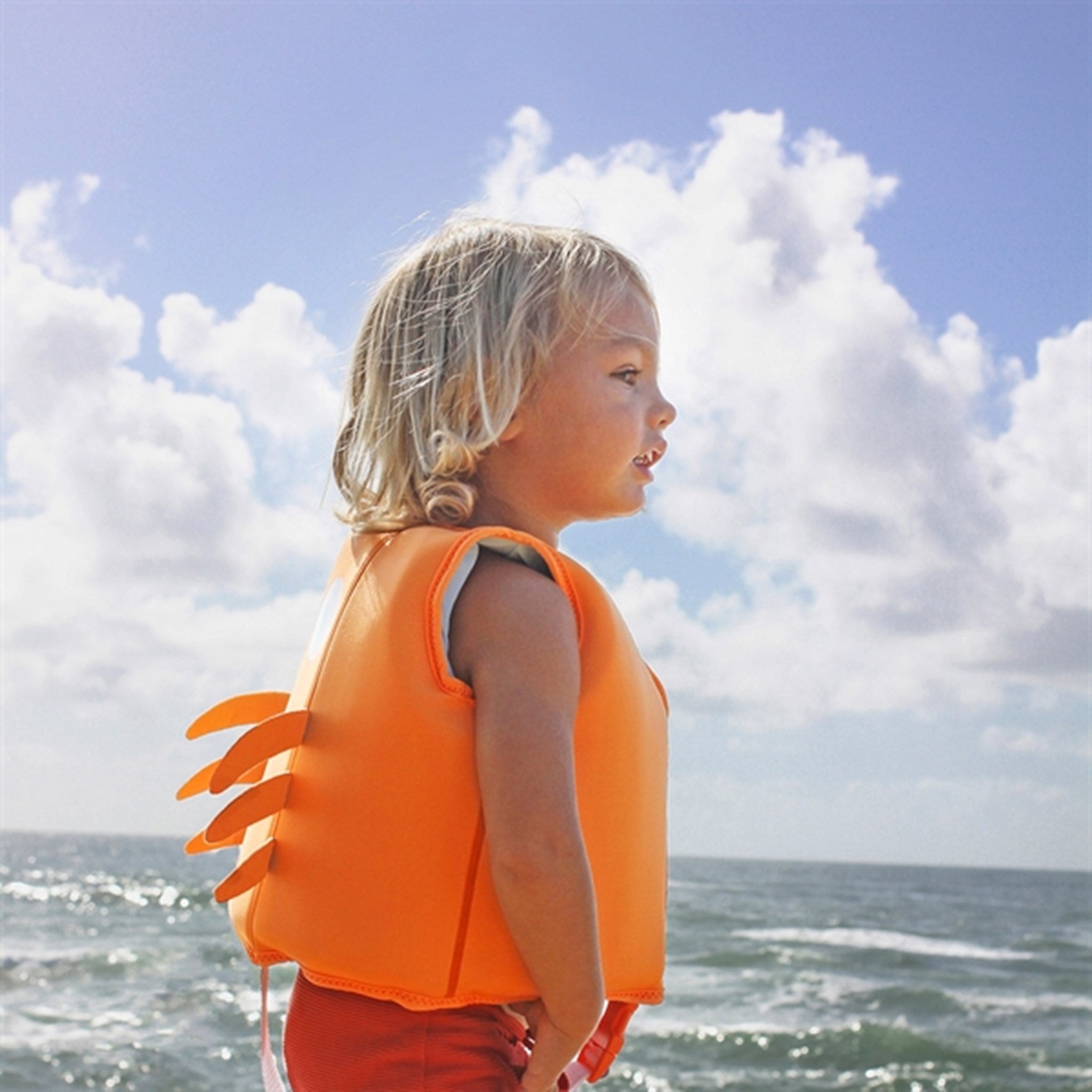 SunnyLife  Simväst Sonny the Sea Creature Neon Orange 2