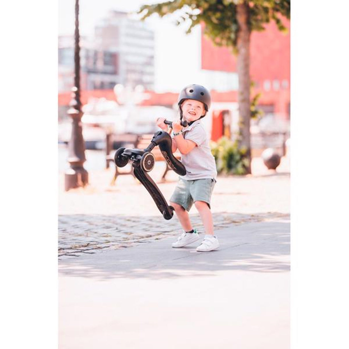 Scoot and Ride Highway Cykelhjälm Black/Gold