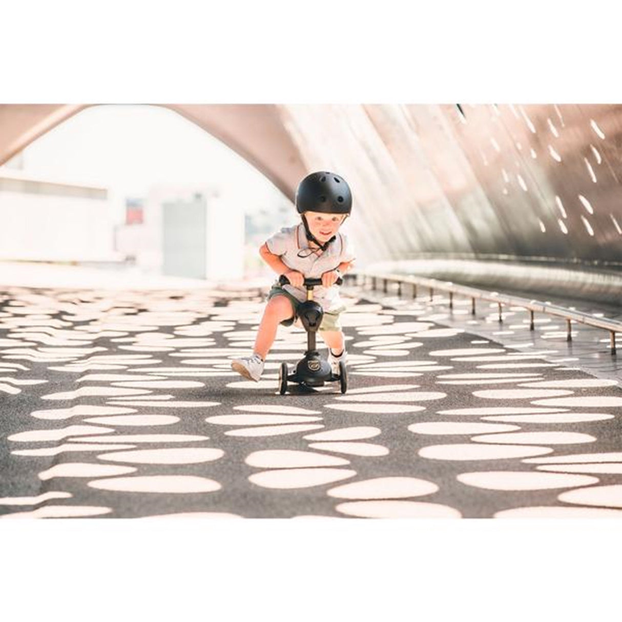 Scoot and Ride Highway Cykelhjälm Black/Gold