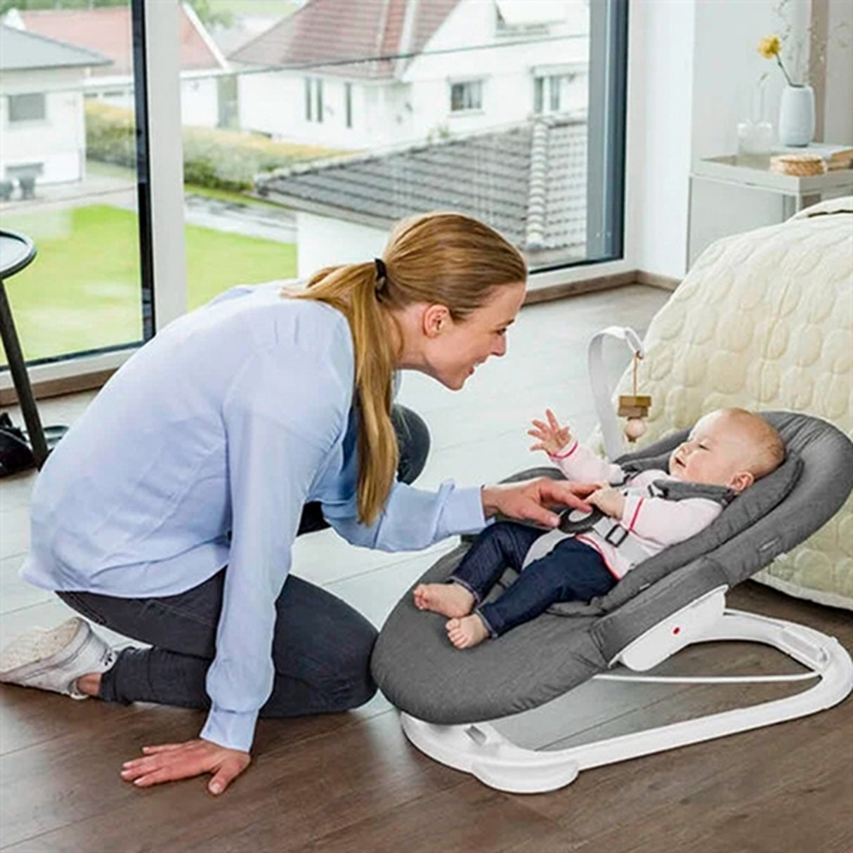 Stokke® Steps™ Bouncer White Deep Grey 2