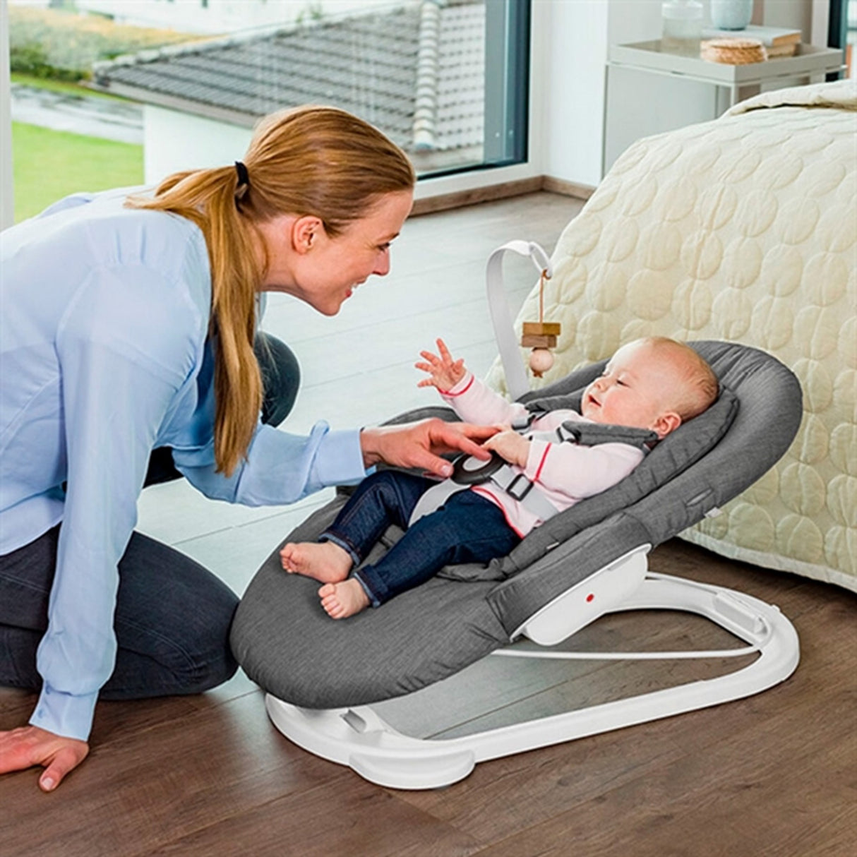 Stokke® Steps™ Bouncer White Deep Grey 3