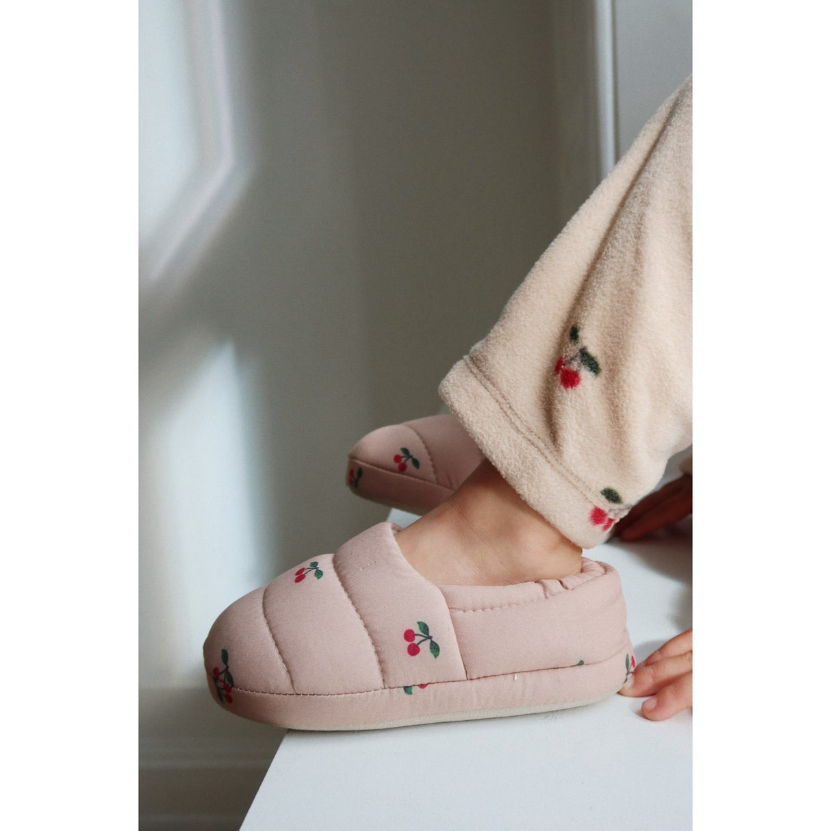 Konges Sløjd Cherry Blush Globe Footies