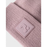 Name It Mauve Shadows Malik Stickad Beanie Badge