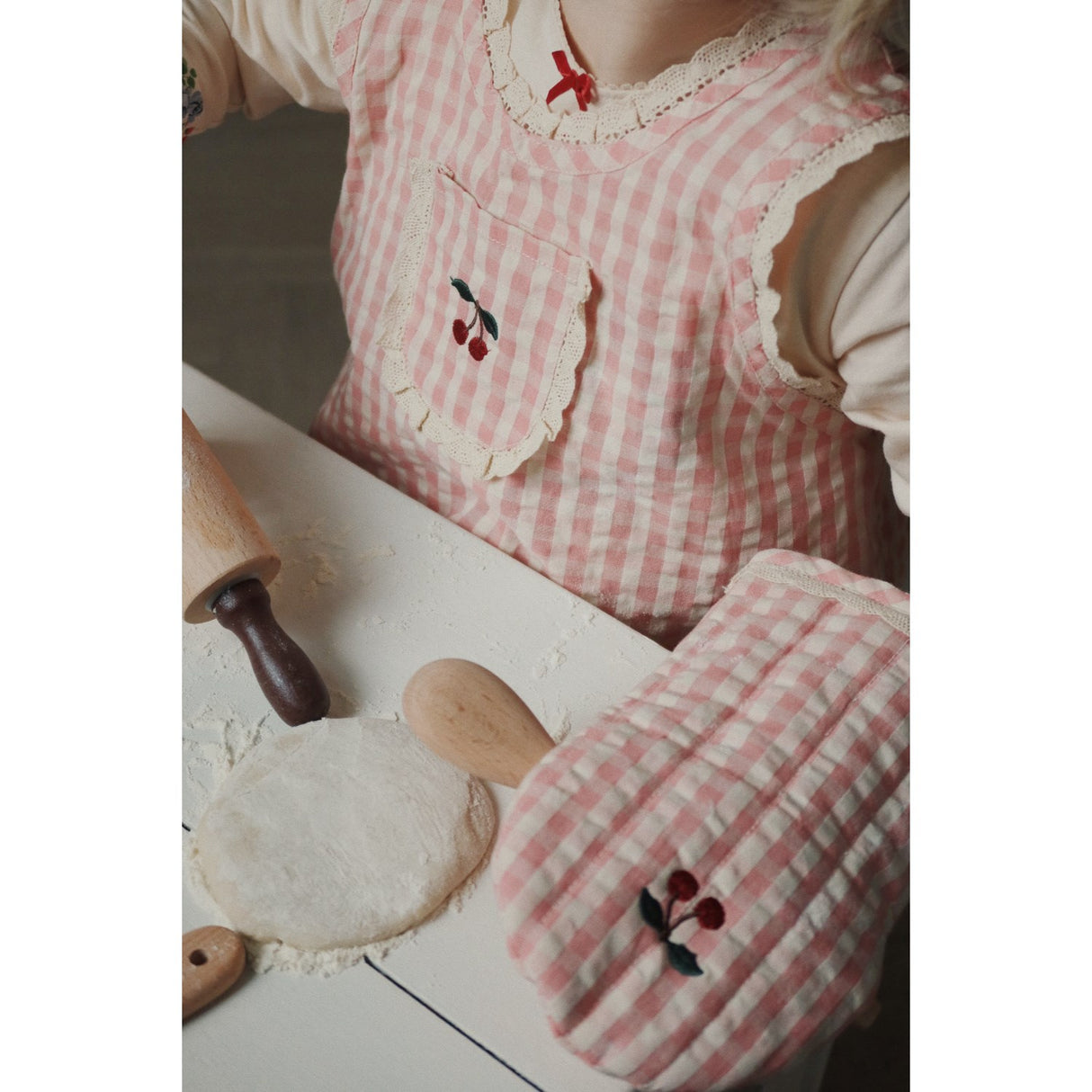 Konges Sløjd Cherry Check Kids Frill Apron Set