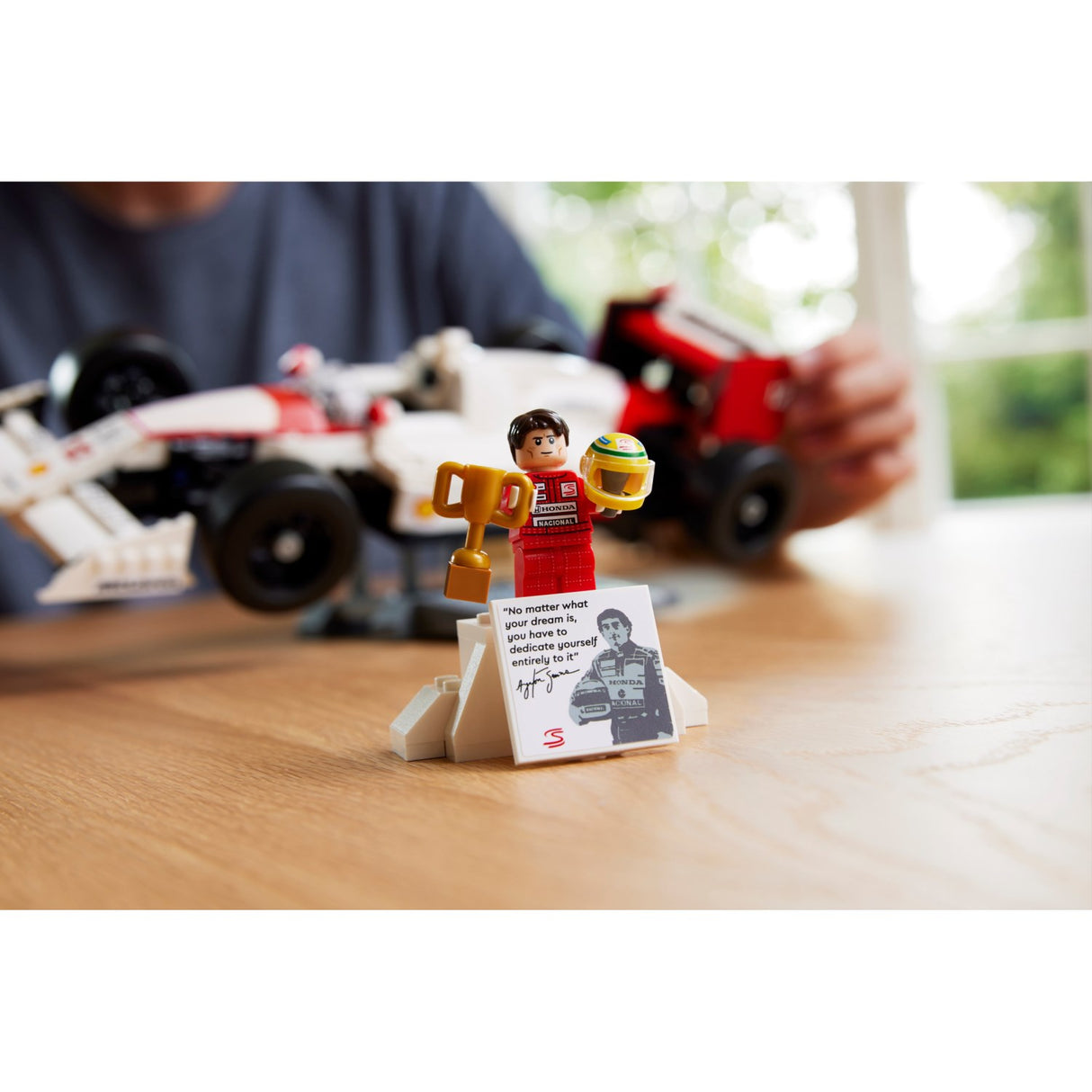 LEGO® Icons McLaren MP4/4 och Ayrton Senna