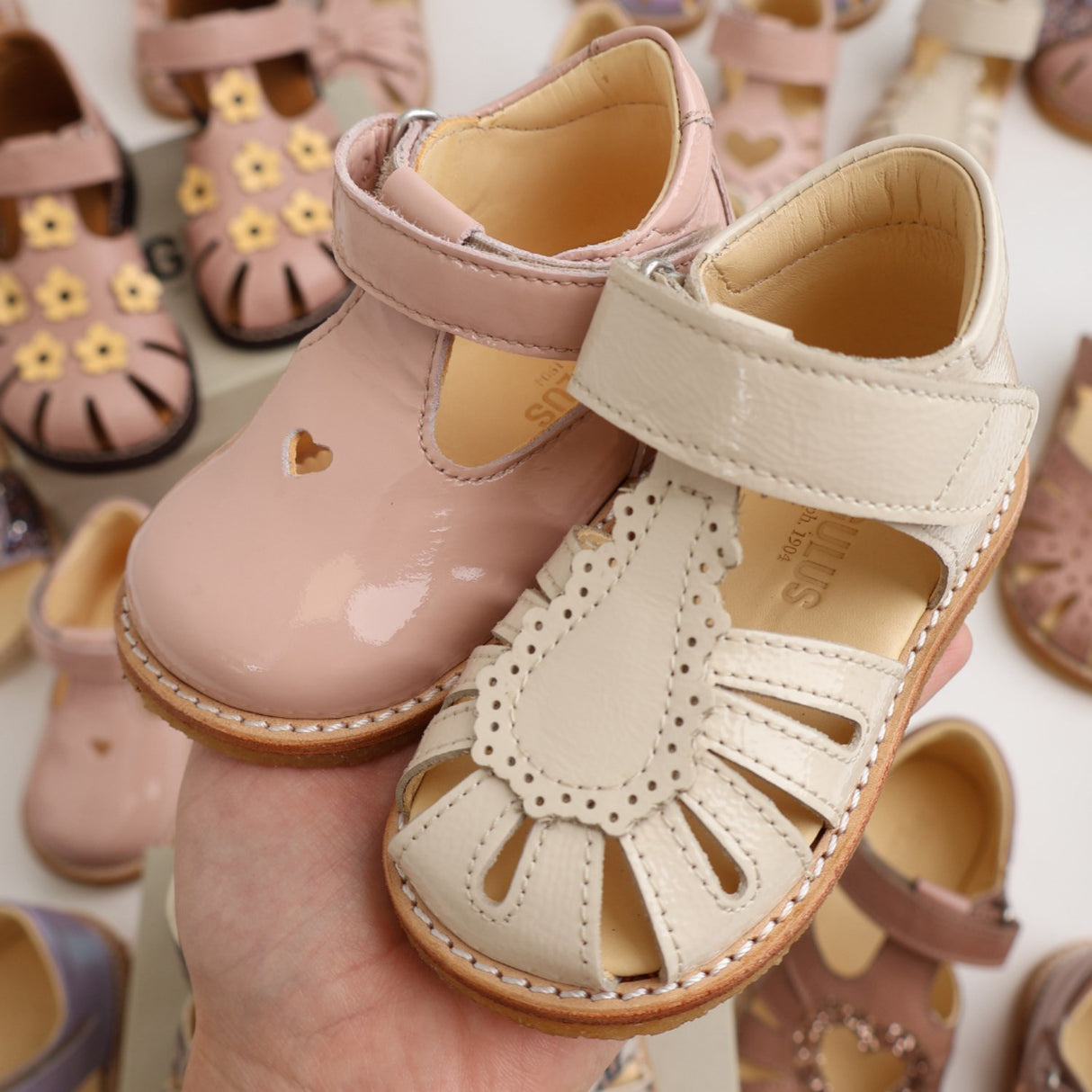 Angulus Buttermilk Börjar Sandal Med Kardborrebandlukning