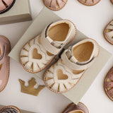 Angulus Buttermilk Börjar Hjertesandal Med Kardborrebandlukning