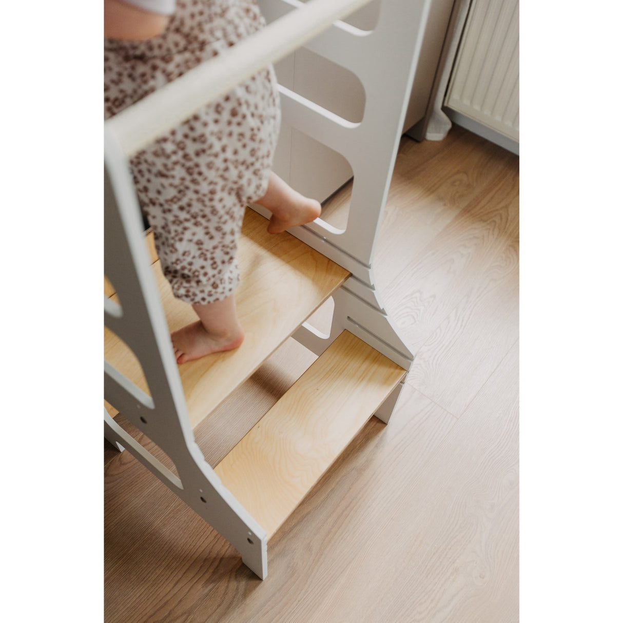 Duck Woodworks Adjustable Kitchen Tower White