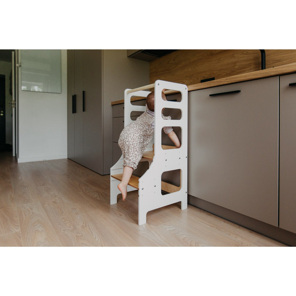 Duck Woodworks Adjustable Kitchen Tower White