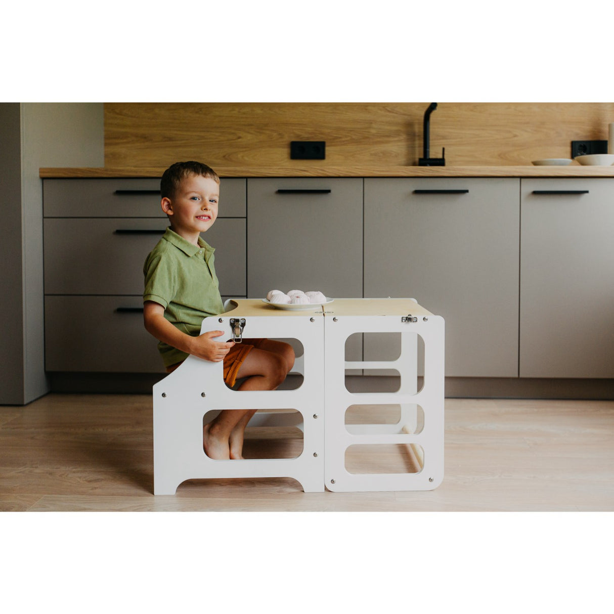 Duck Woodworks Foldable Kitchen Tower White
