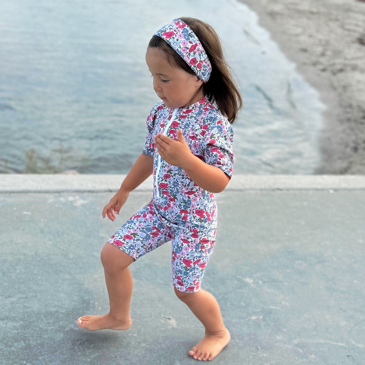 Petit Crabe Poppy & Daisy P Natsu Sunsuit S/S - Made Med Liberty© Tyg
