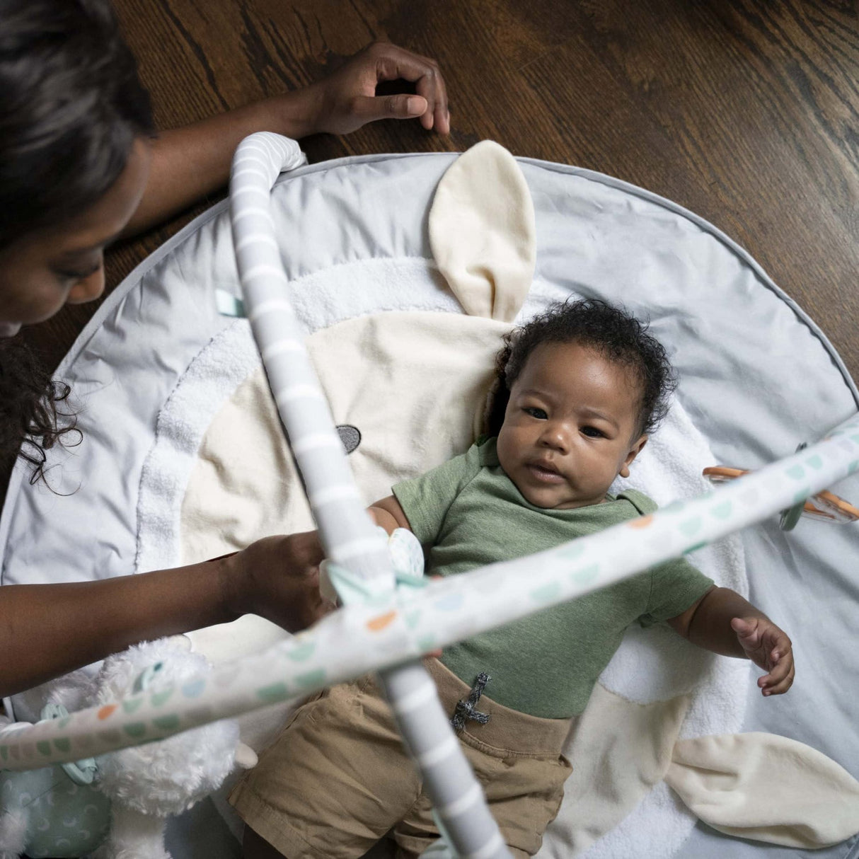 Ingenuity Grey Sheppy'S Spot™ Plys Aktivitets-Gym