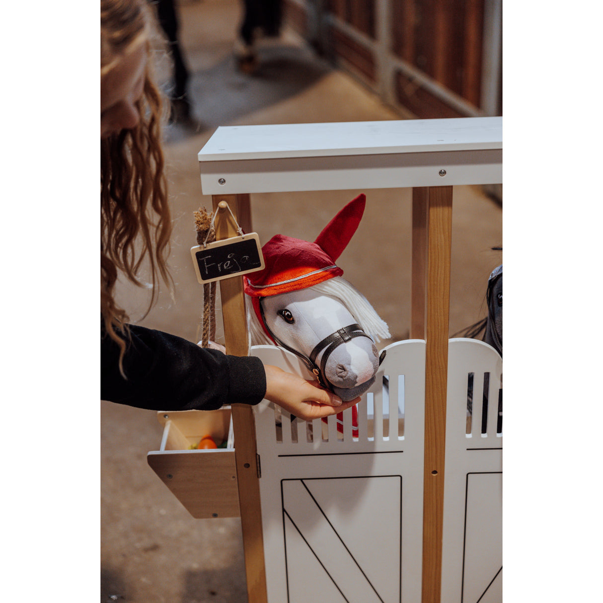 by Astrup Stævneset, Röd