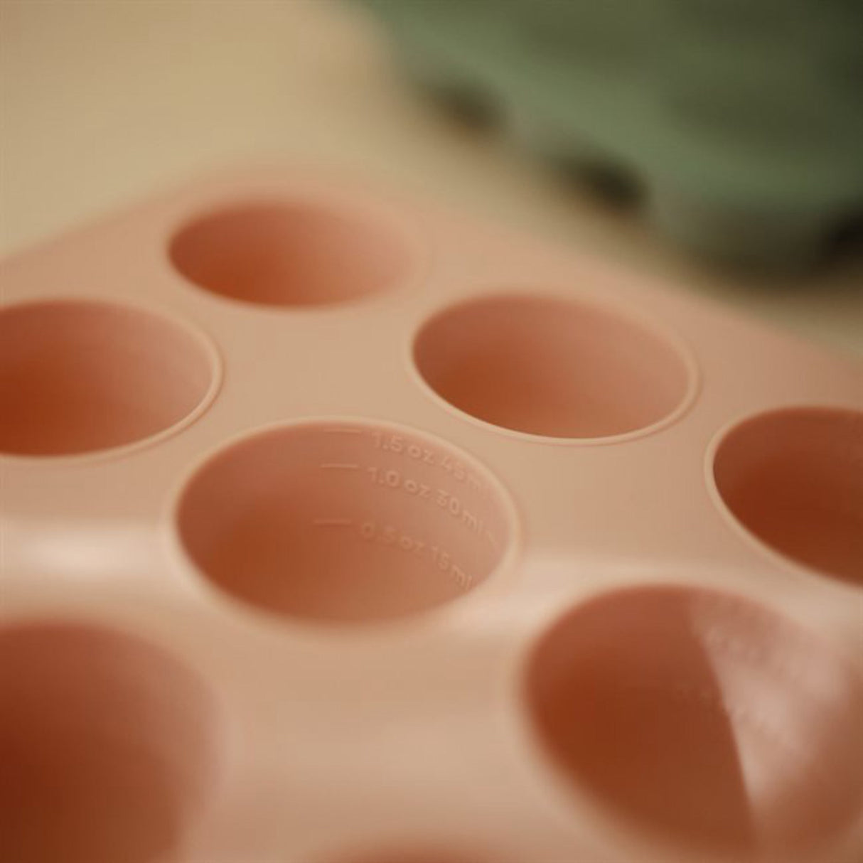 Mushie Blush ​​Baby Food Freezer Tray