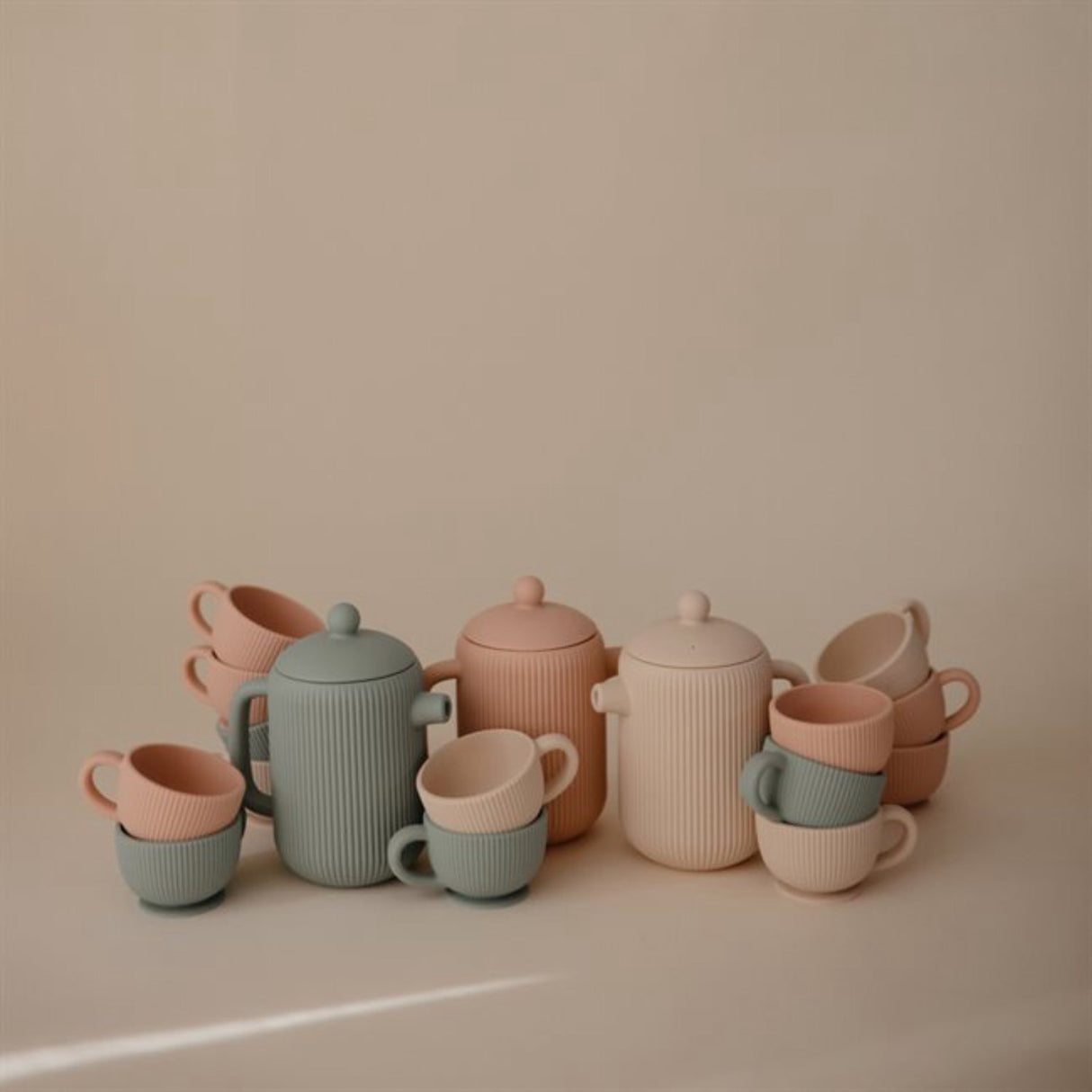 Mushie Shifting Sand Silikon Play Tea Sett