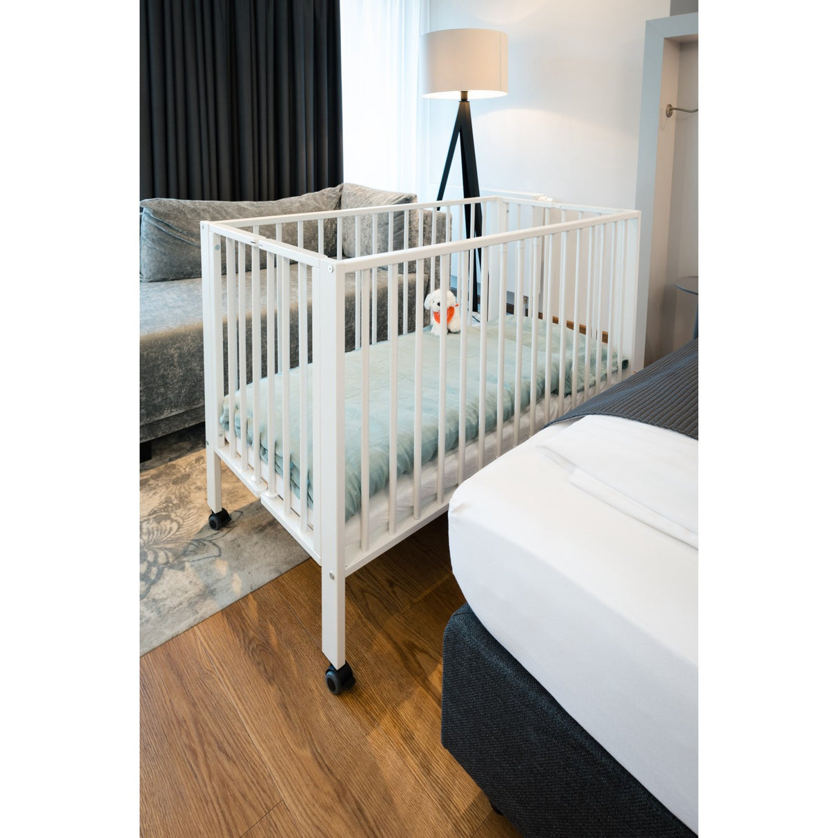 tiSsi® White Laquer Jori Sammenklappelig Säng Massiv Bok