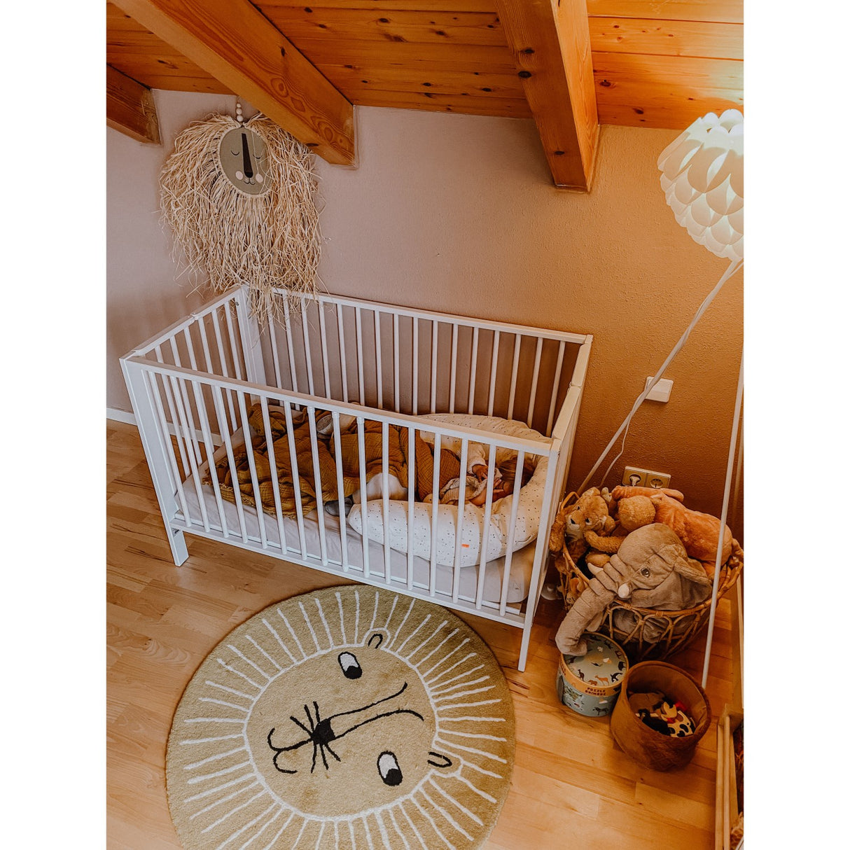 tiSsi® White Laquer Jori Sammenklappelig Säng Massiv Bok