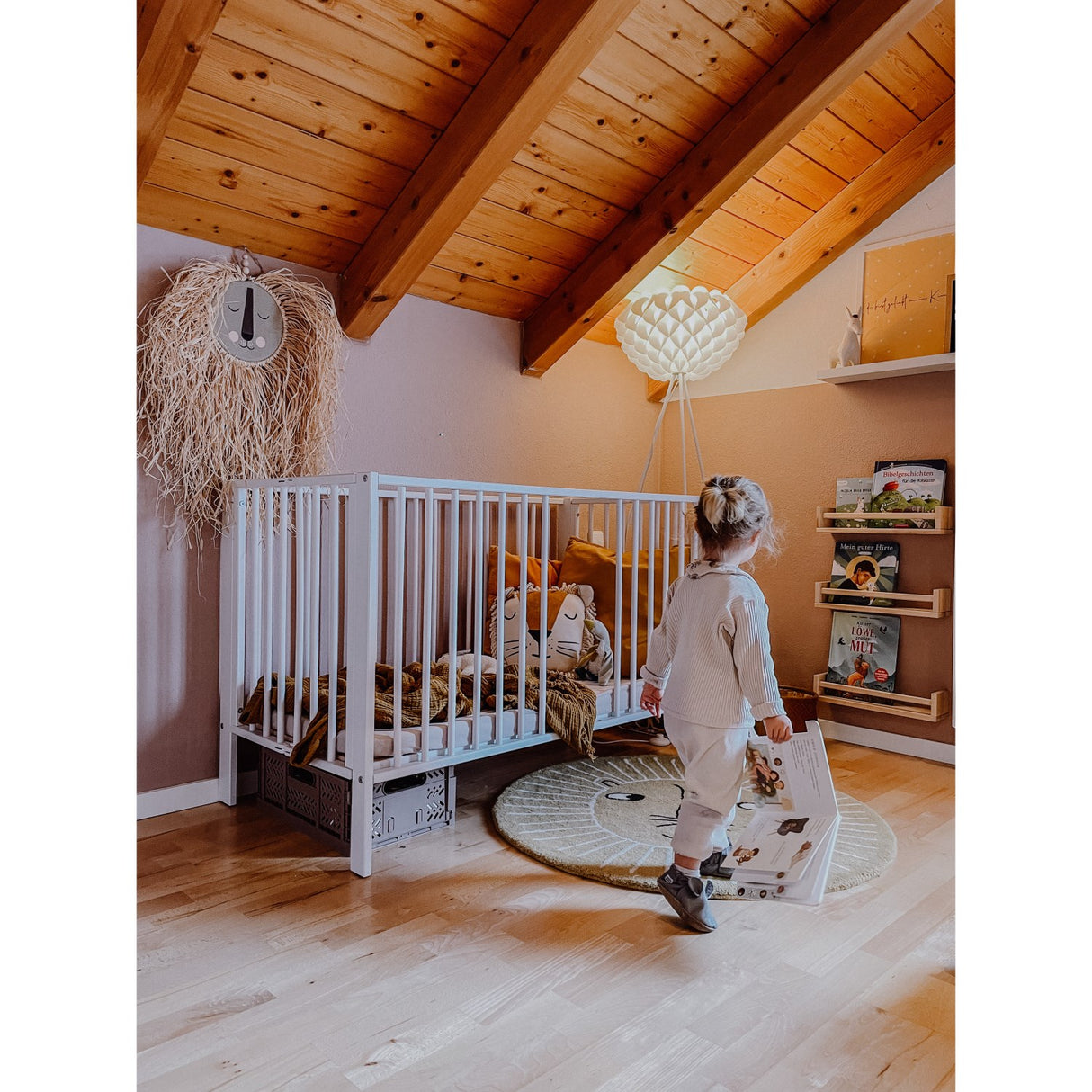 tiSsi® White Laquer Jori Sammenklappelig Säng Massiv Bok