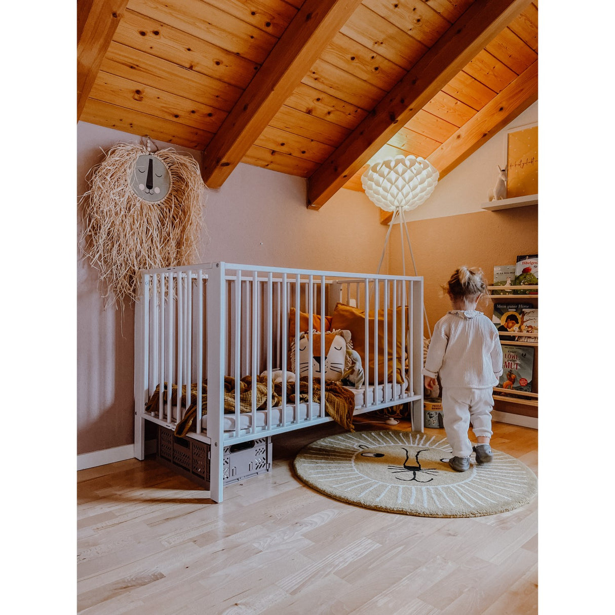 tiSsi® White Laquer Jori Sammenklappelig Säng Massiv Bok