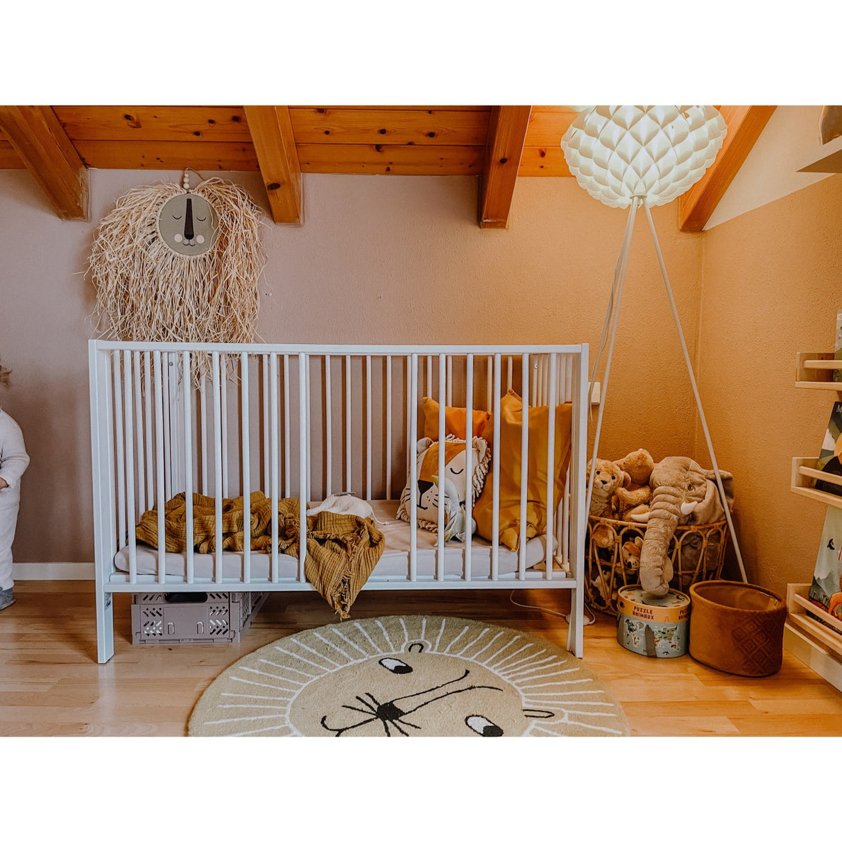 tiSsi® White Laquer Jori Sammenklappelig Säng Massiv Bok