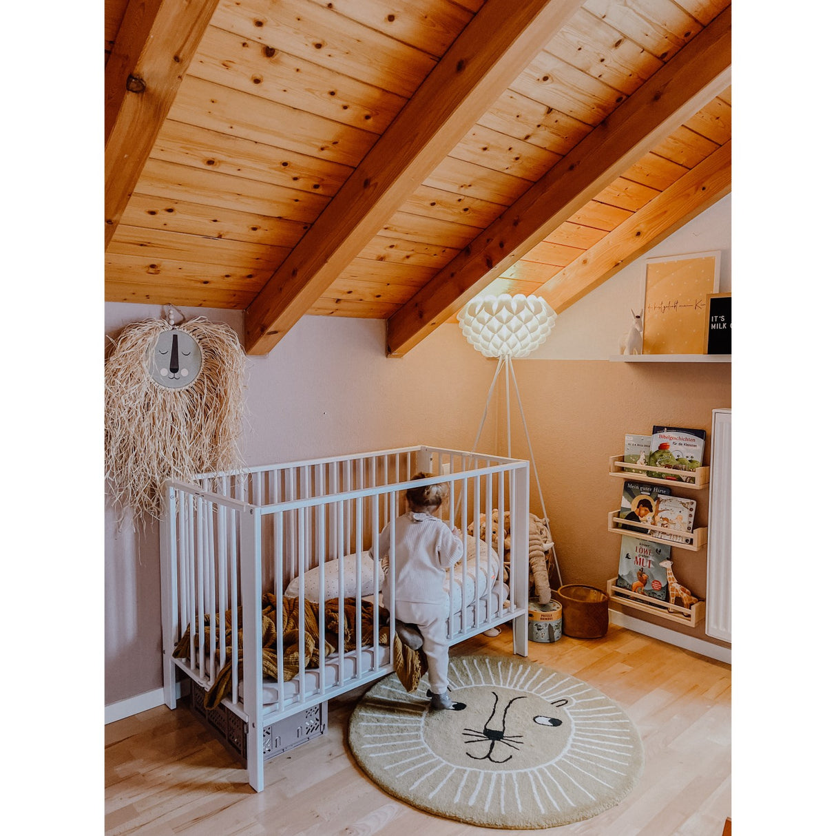 tiSsi® White Laquer Jori Sammenklappelig Säng Massiv Bok