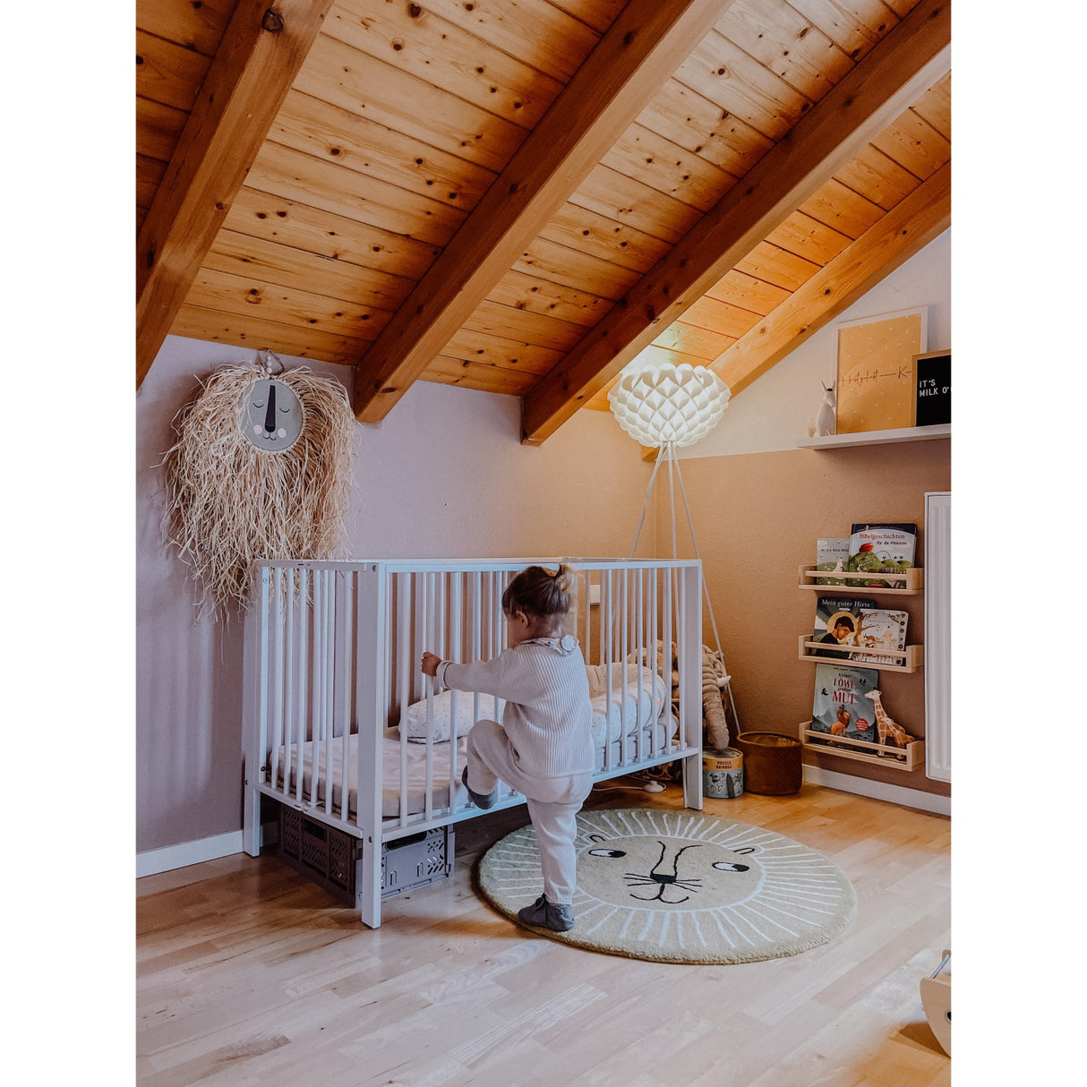 tiSsi® White Laquer Jori Sammenklappelig Säng Massiv Bok