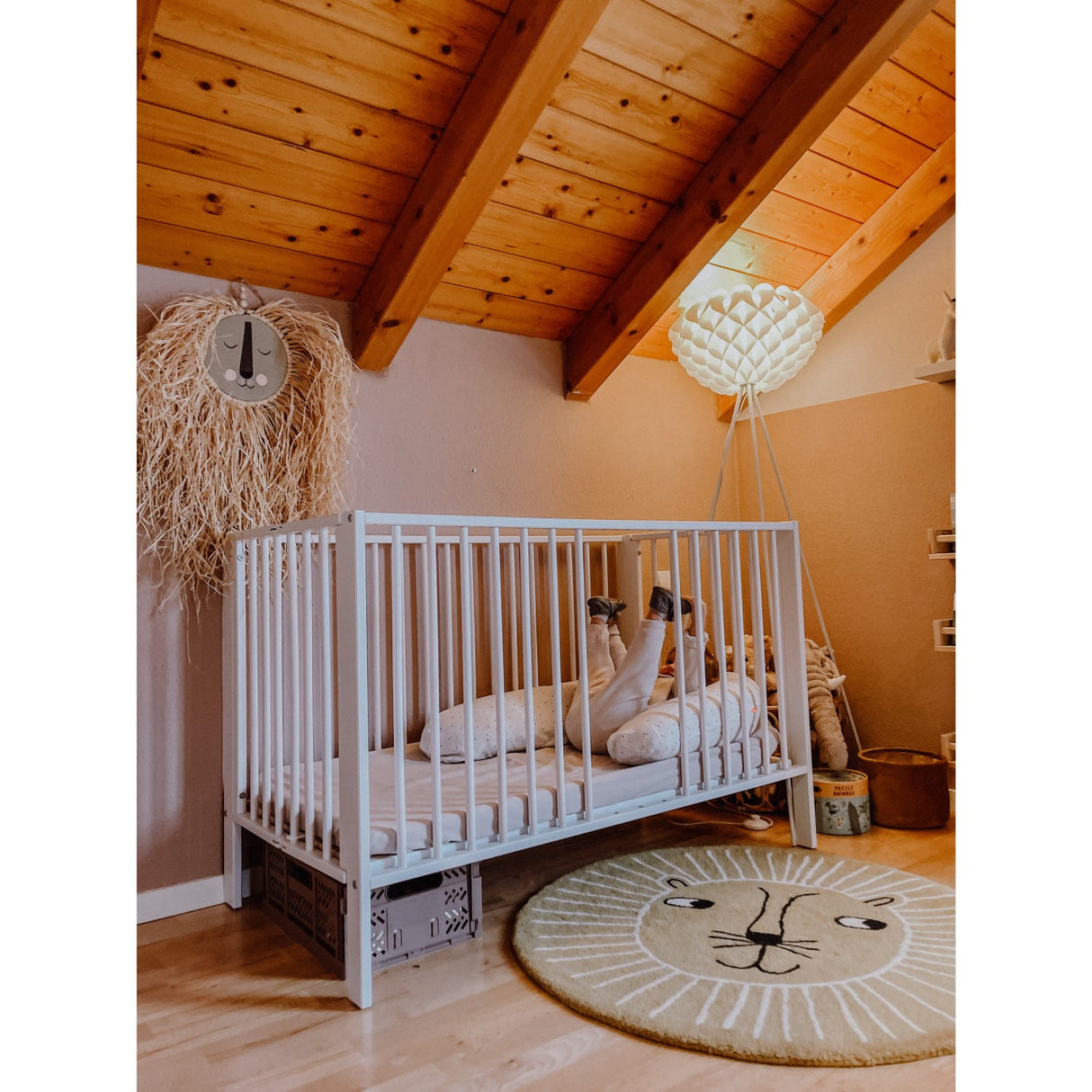 tiSsi® White Laquer Jori Sammenklappelig Säng Massiv Bok