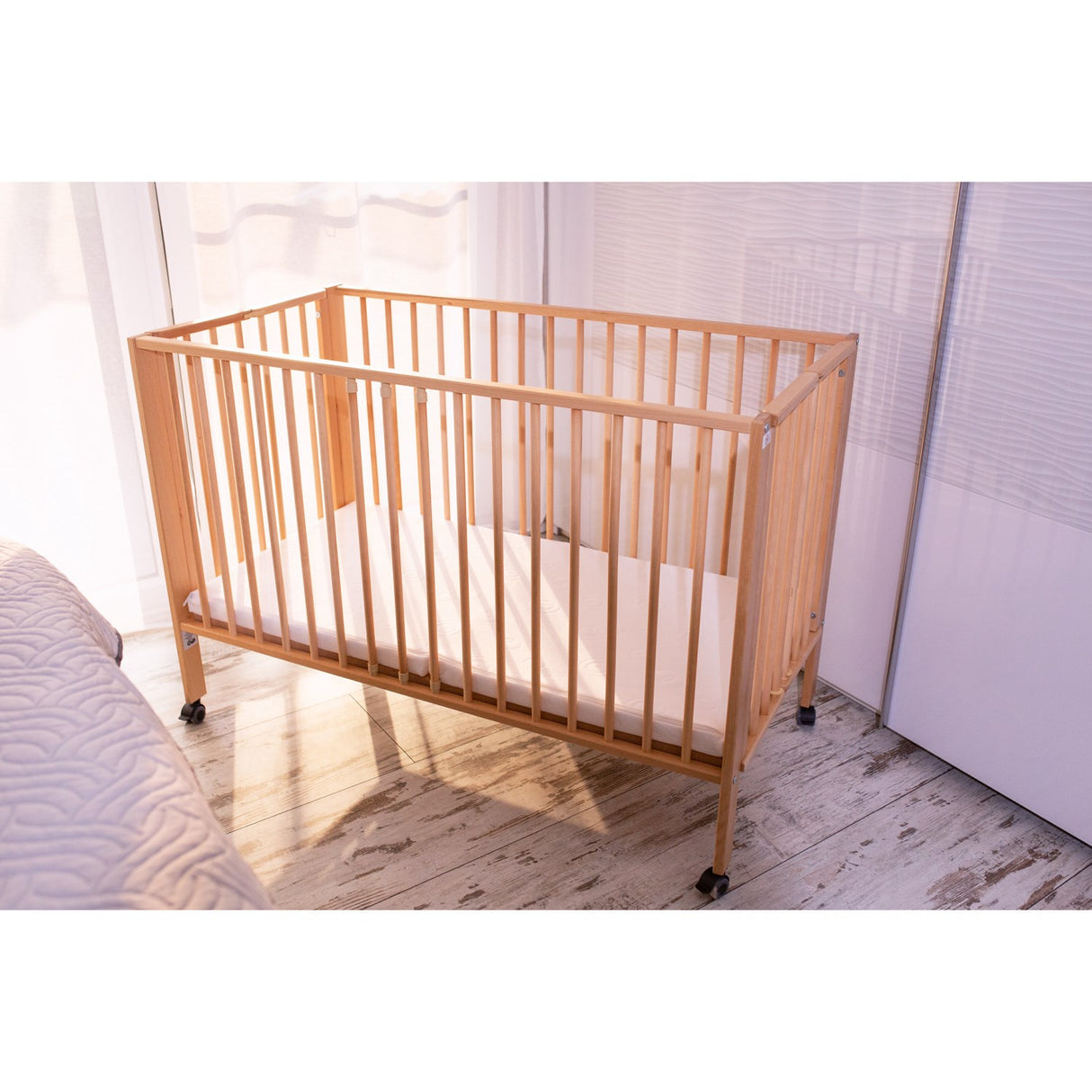 tiSsi® Nature Jori Sammenklappelig Säng Massiv Bok