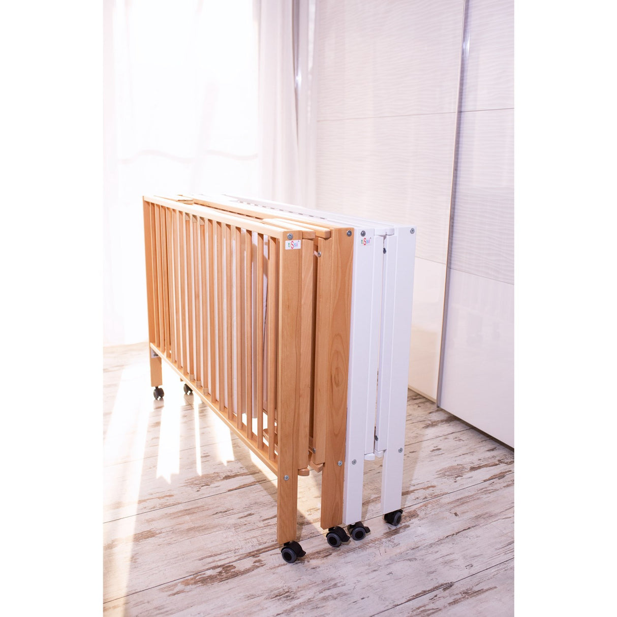 tiSsi® Nature Jori Sammenklappelig Säng Massiv Bok