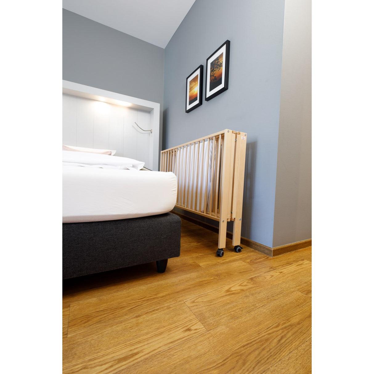 tiSsi® Nature Jori Sammenklappelig Säng Massiv Bok