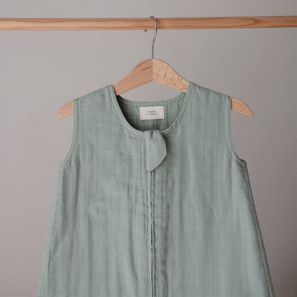 Mushie Roman Green Muslin Sleep Väska