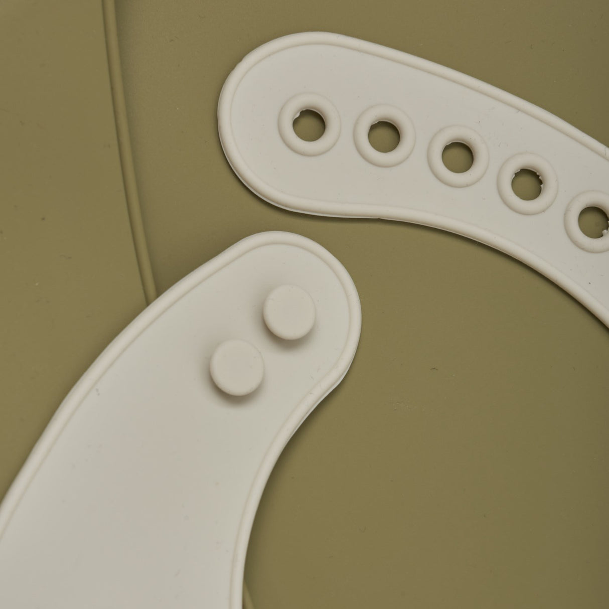 CeLaVi Khaki Silicon Haklapp (2-Pack)