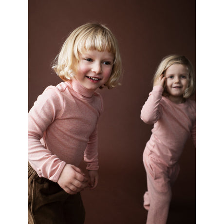 Serendipity Coral Turtleneck Blus