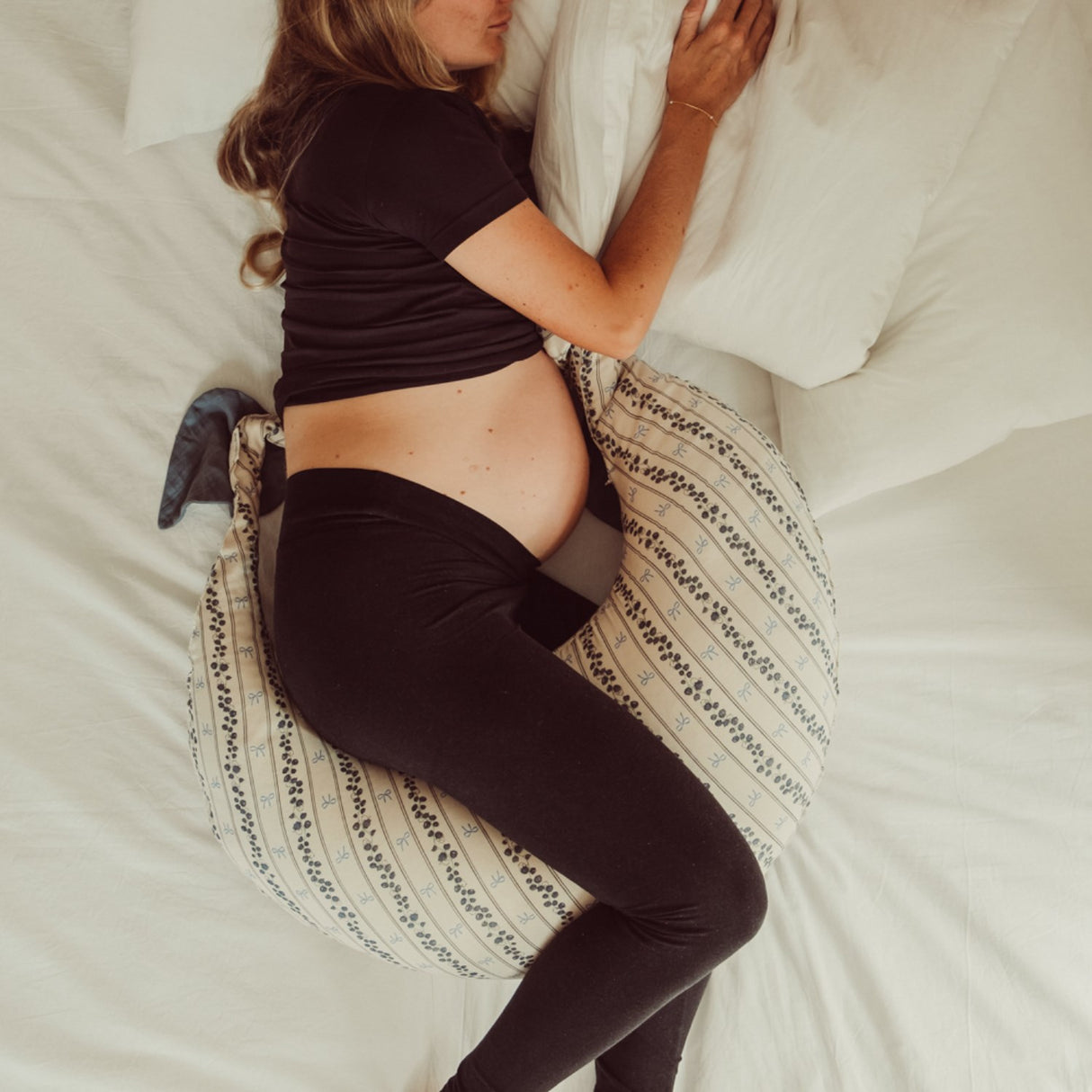 That's Mine Sateen - Bell Flower Moon Nursing Kudde