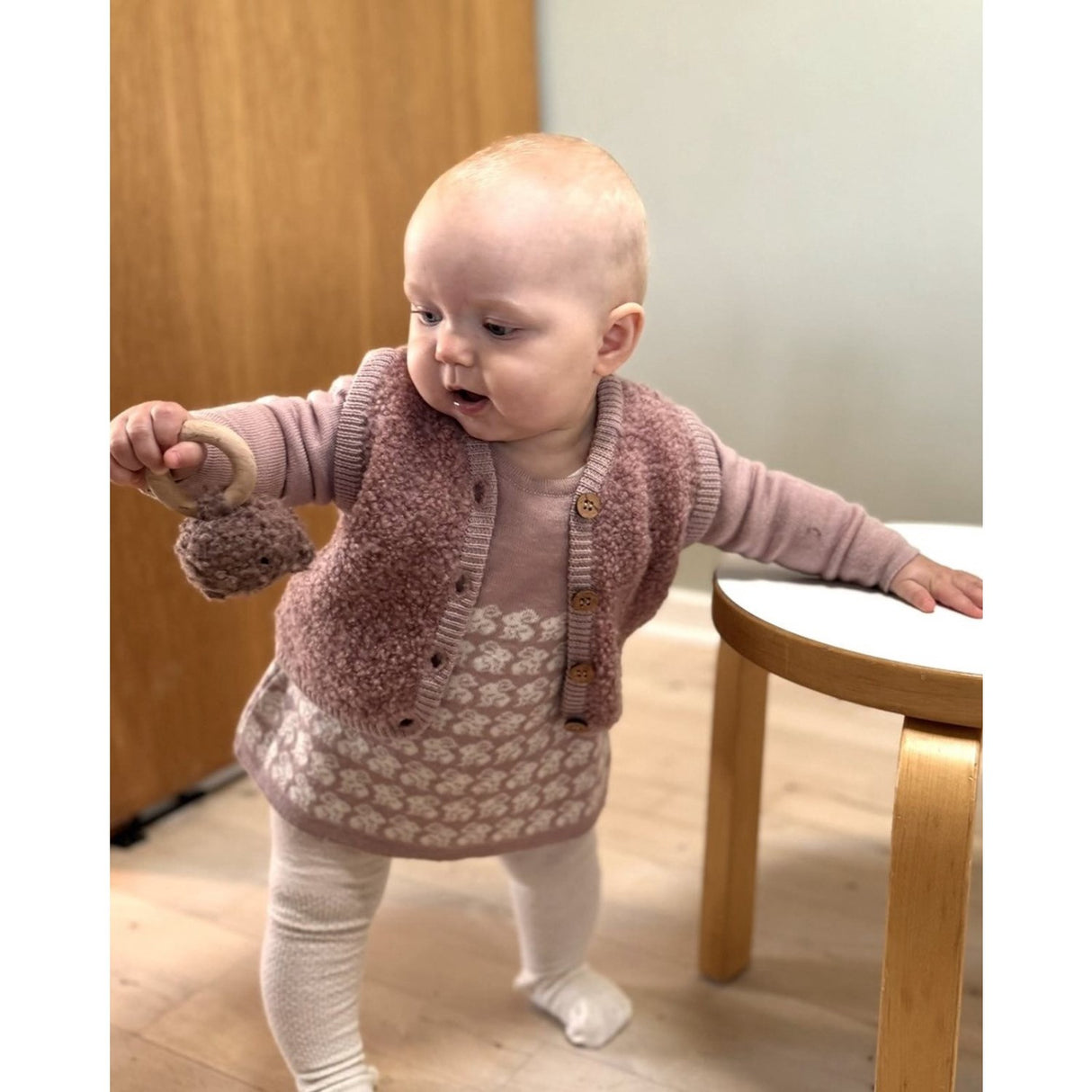 Smallstuff Rose Väst Med Knappar Bouclé Merino Ull